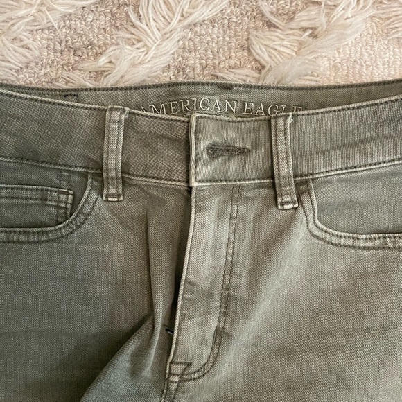 Green High Waisted Stretch American Eagle Shorts - Picture 5 of 6